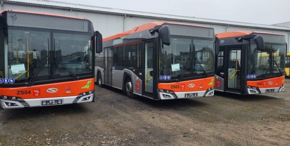 Trzy nowe autobusy dojechały do miasta. Kolejne w drodze (zdjęcia)