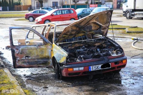 Pożar samochodu osobowego na Limanowskiego (FOTO)